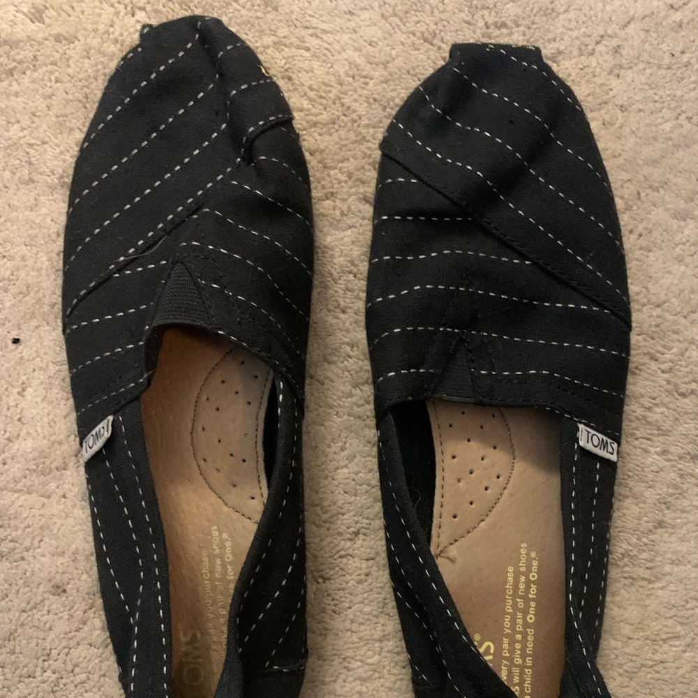 Tom’s womens black flats with white stitching